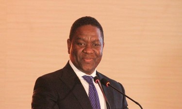 Ministro desafia hoteleiros e fixa meta de um milhão de turistas até 2036